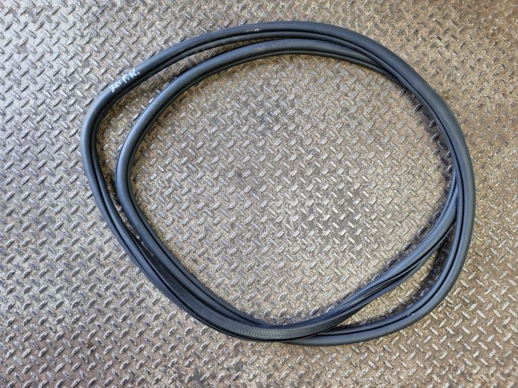Front door rubber seal 5NN867912