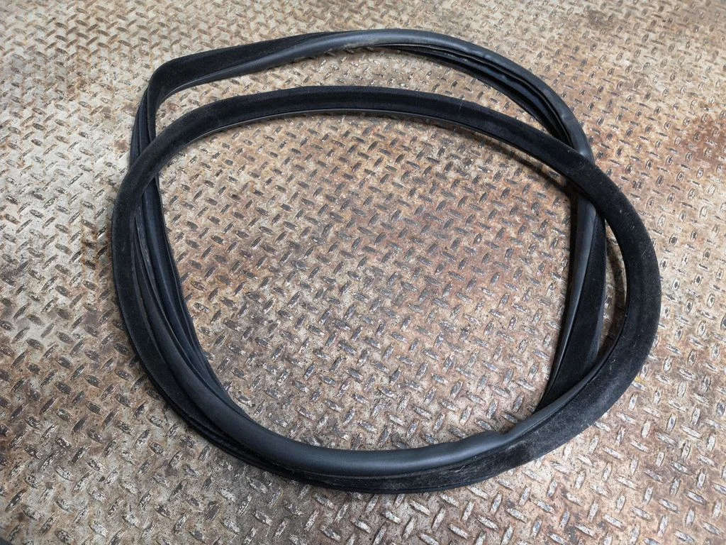 Uszczelka drzwi przednich (na karoserii) – Land Rover Range Rover Evoque L538 (2011-2018)