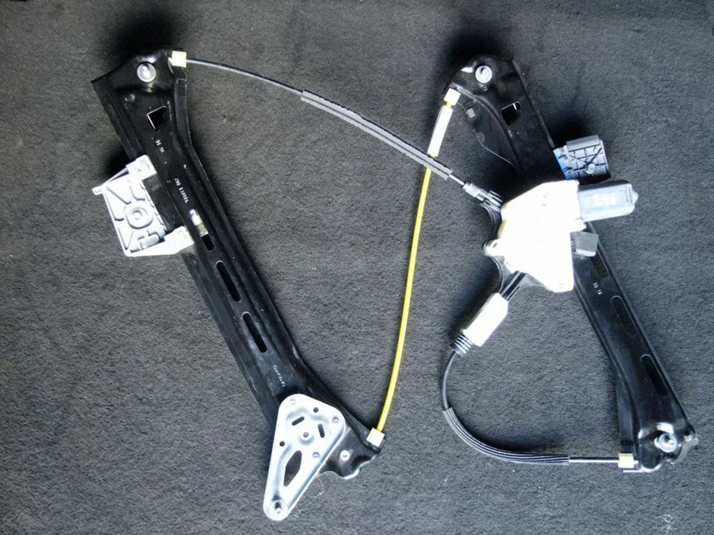 Front door window regulator with motor A2078200642