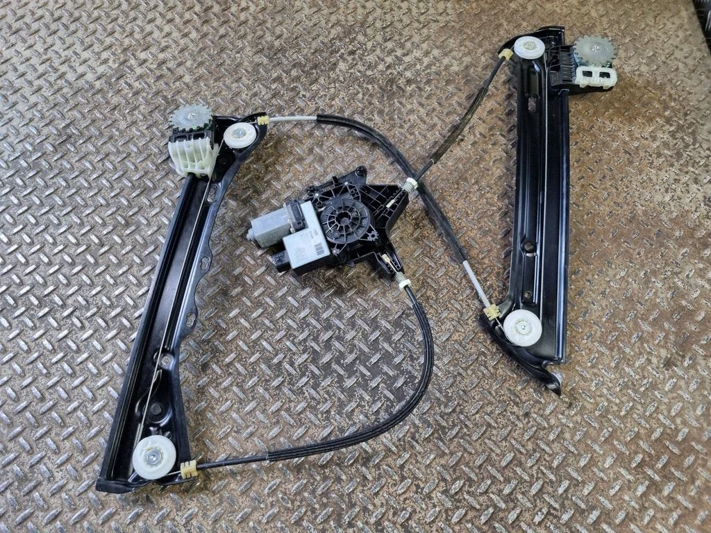 Front door window regulator with motor 938586