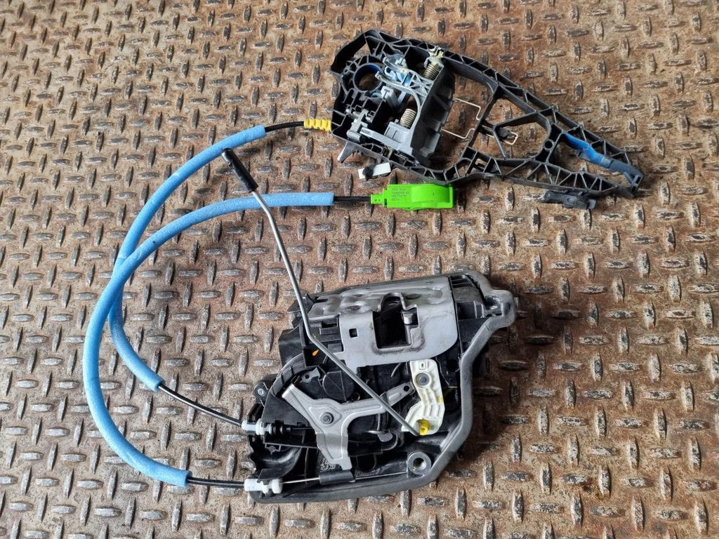 Rear door lock 7281943