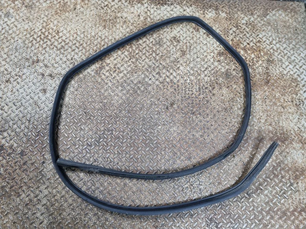 Rear door rubber seal (on body) – Nissan Qashqai (2014-2016)