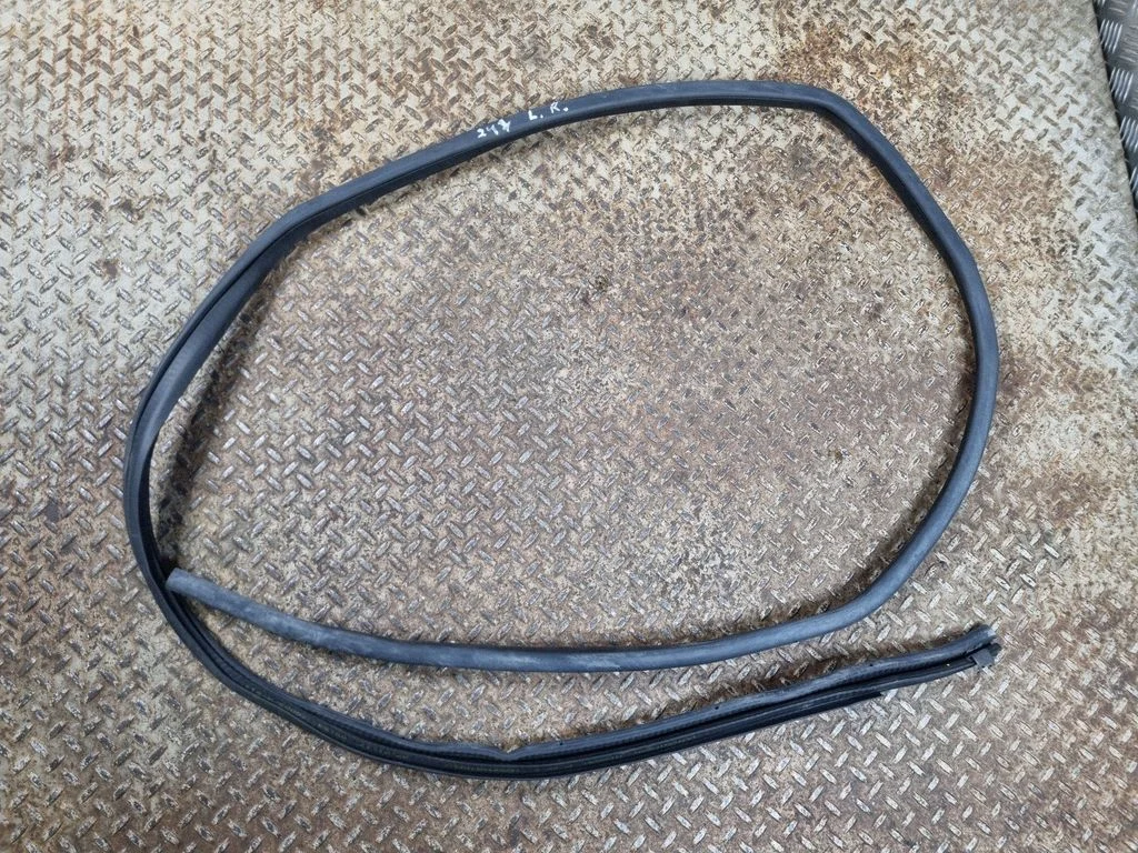 Rear door rubber seal (on body) – Nissan Qashqai (2014-2016)