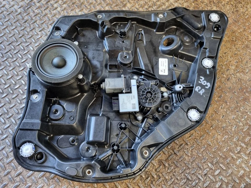 Rear door window regulator with motor 7497100
