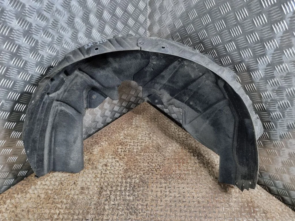 Rear arch fender liner splash guards