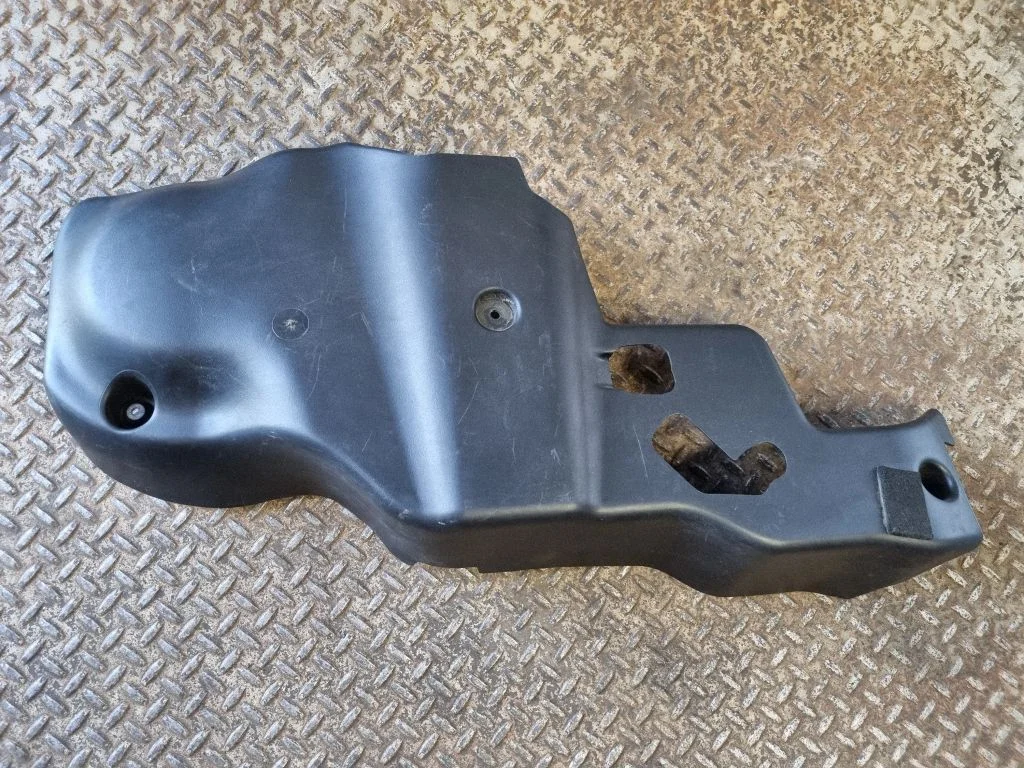 Dashboard lower bottom trim panel 15244515