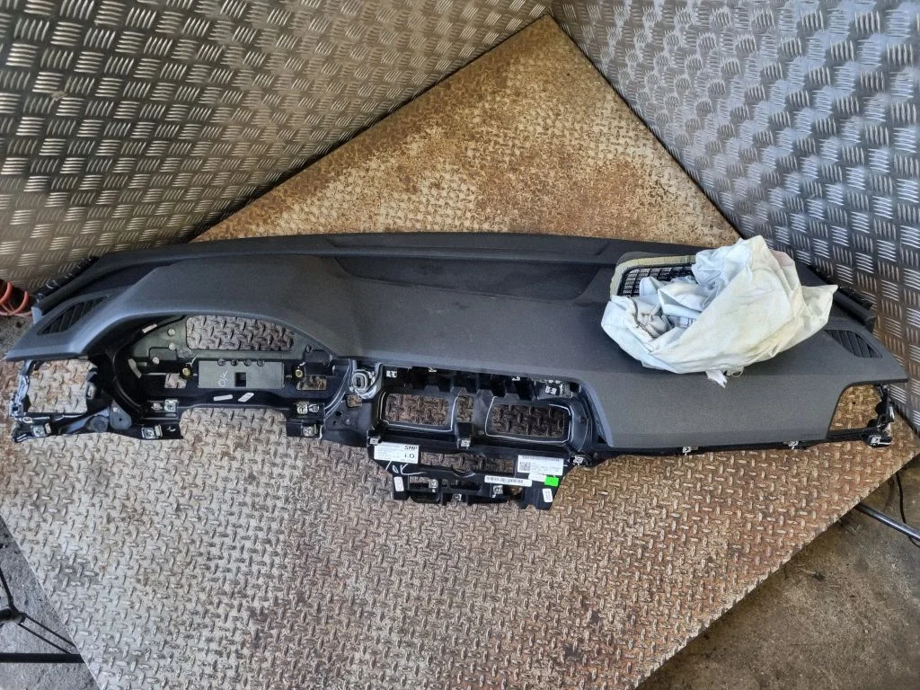 Dashboard 80B857001