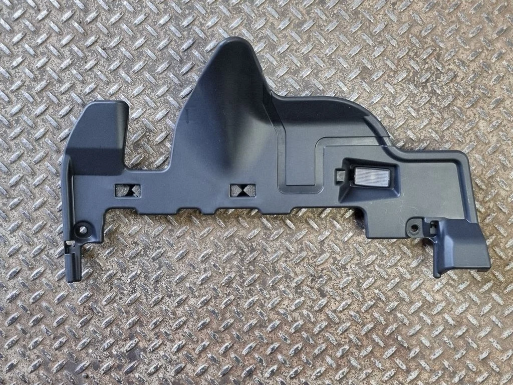 Panel deski rozdzielczej (dolny) 31651109