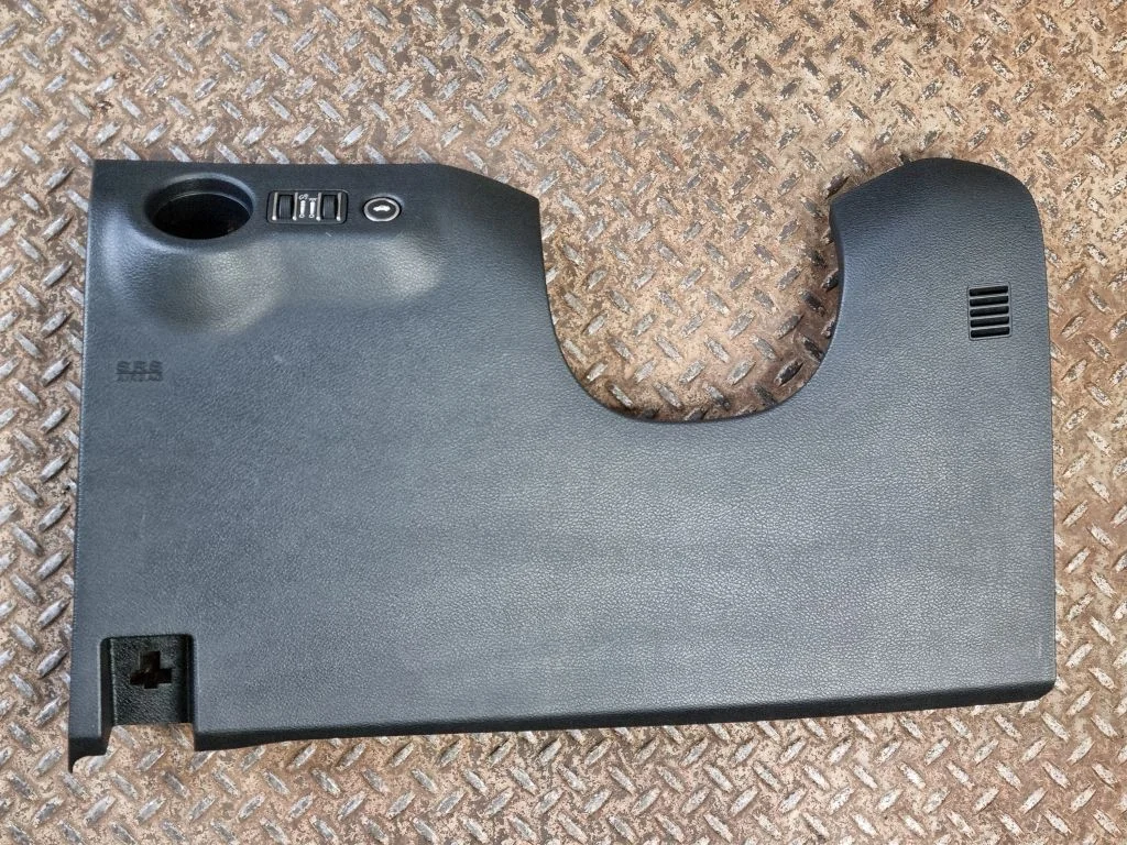 Dashboard lower bottom trim panel L0198977DX9AE