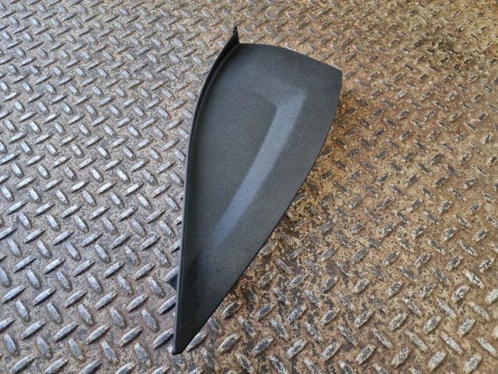 Dashboard side end trim 6999685