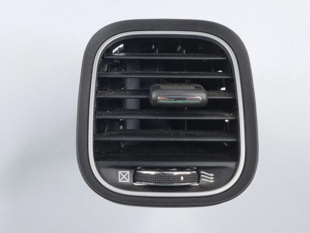 Dashboard side air vent grill/cover trim L0202804DX9AB