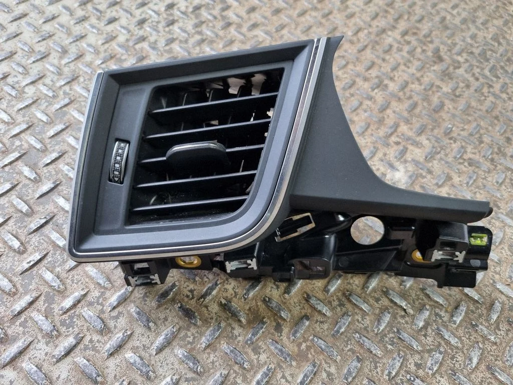 Dashboard side air vent grill/cover trim 80B820901