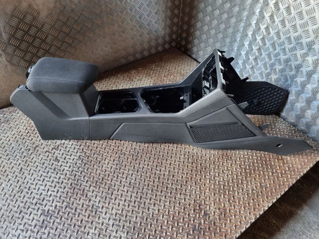 Center console – Volkswagen Tiguan Allspace (2017-)
