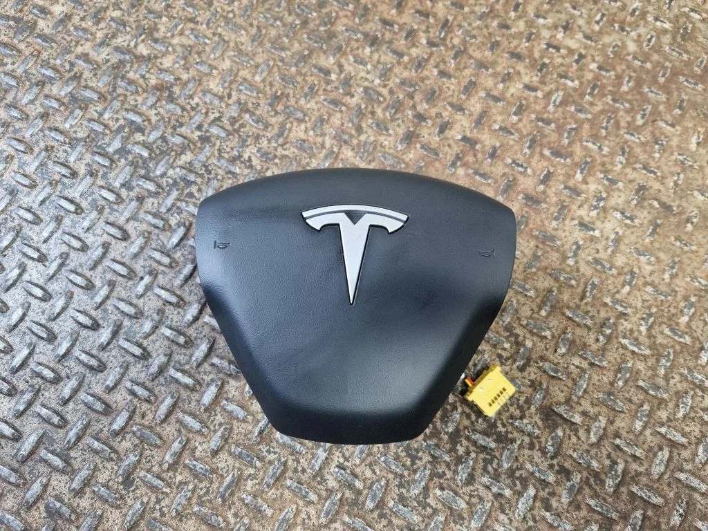 Rooli turvapadi – Tesla Model Y (2020-)