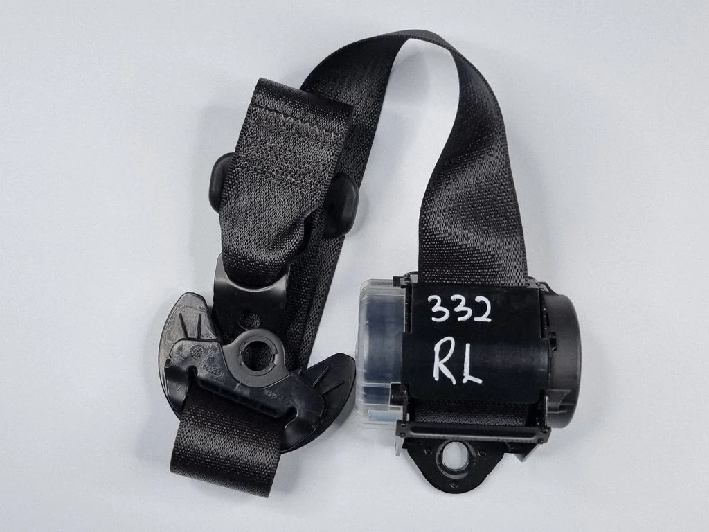 Rear seatbelt P6KE11DX9AC