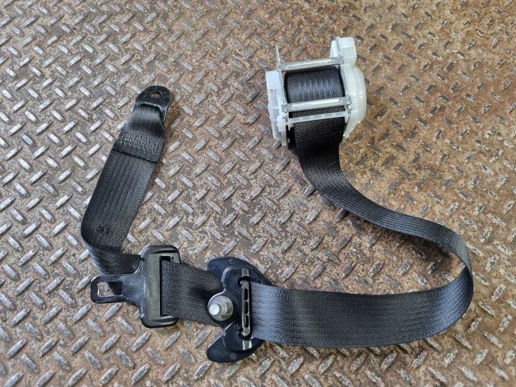 Rear seatbelt 5UZ21DX9AC