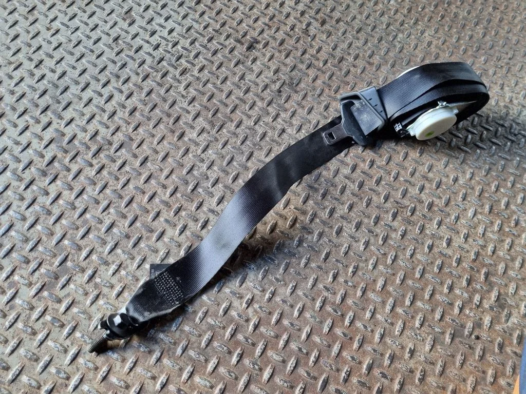 Rear seatbelt 34139568D
