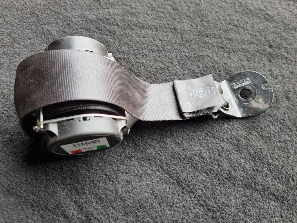 Rear seatbelt – Land Rover Range Rover Evoque L538 (2011-2018)