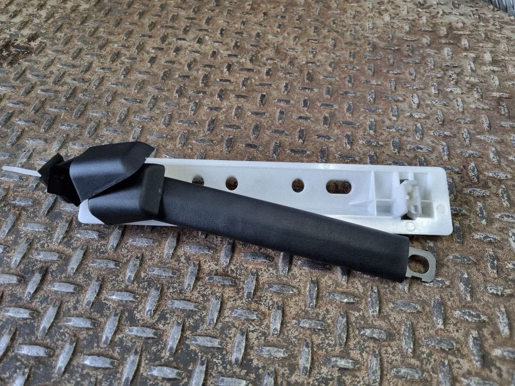 Front interior roof grab handle – Dodge Challenger (2008-2023)