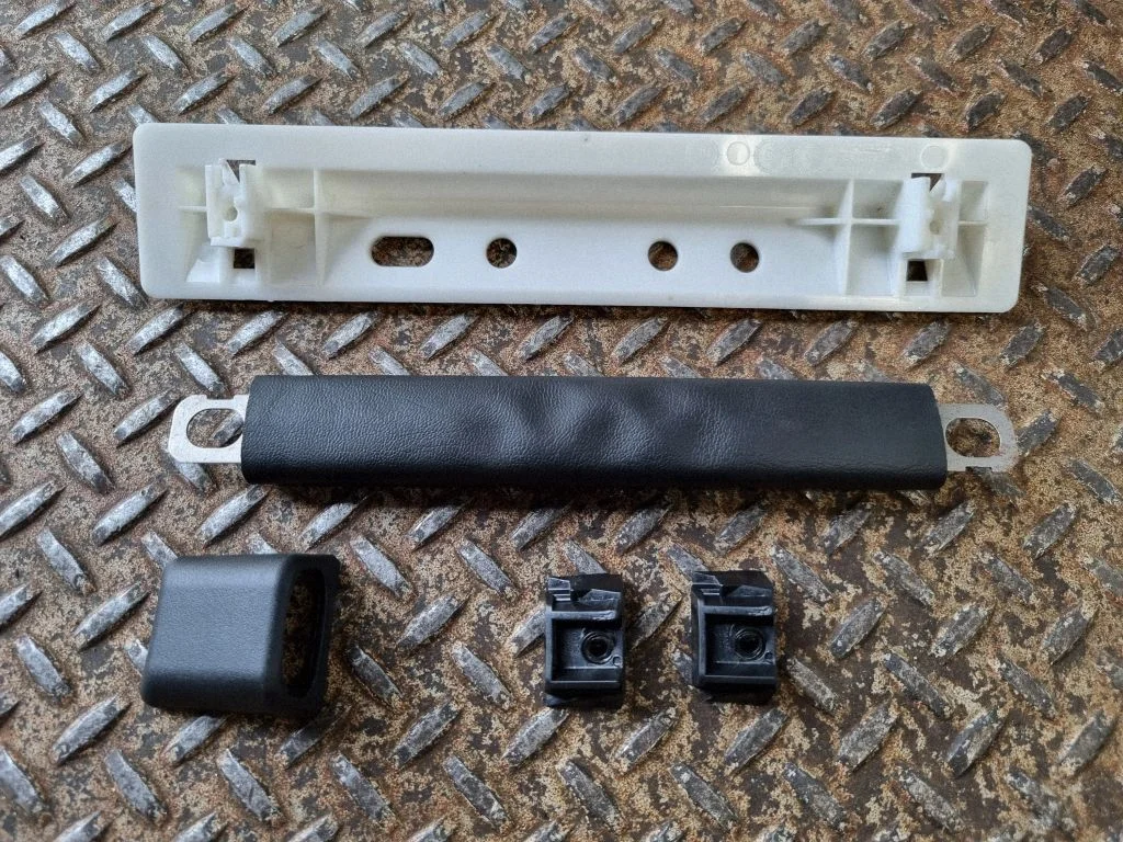Front interior roof grab handle – Dodge Challenger (2008-2023)