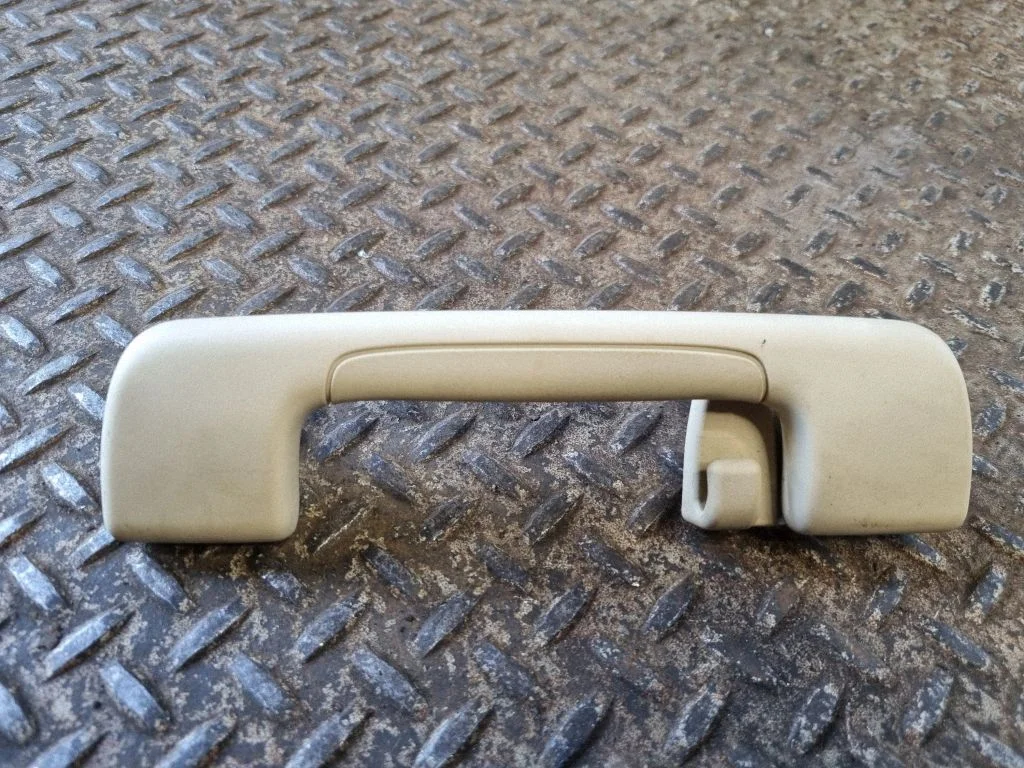 Rear interior roof grab handle – right
