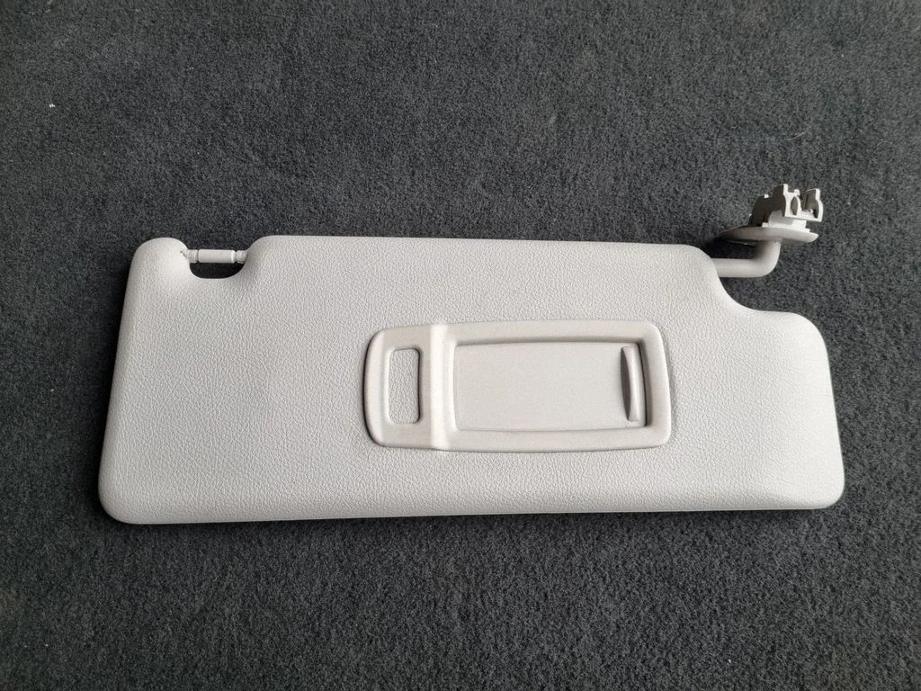 Sun visor – right