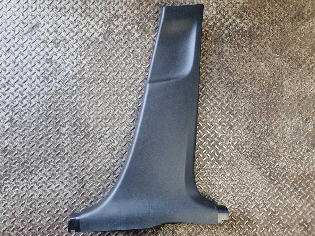 (B) piilari kate (alumine) – Mazda CX-5 II (2017-2025)