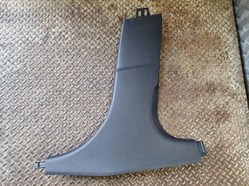(B) pillar trim (bottom) 7433244