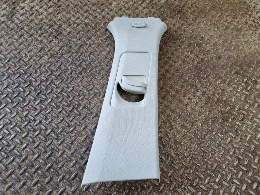(B) pillar trim (top) 6V0868316