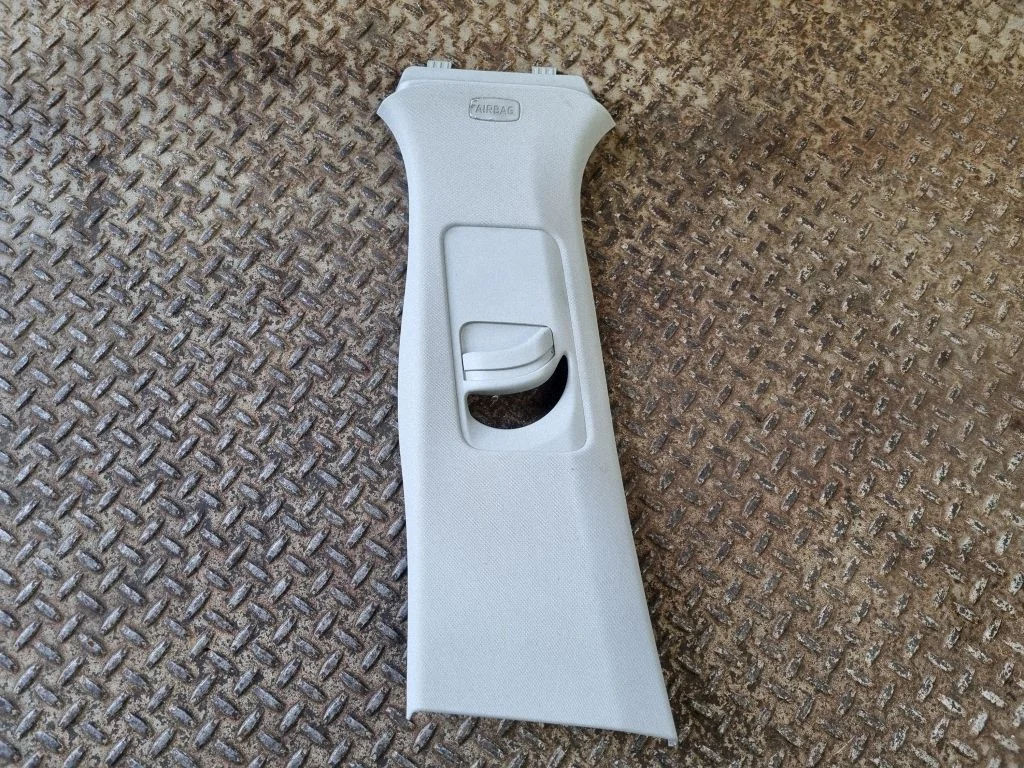 (B) pillar trim (top) 6V0868315