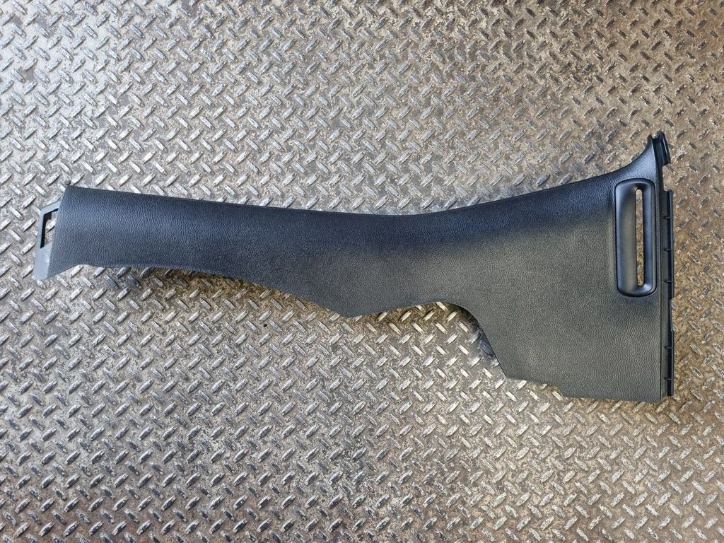 (C) pillar trim 100017157