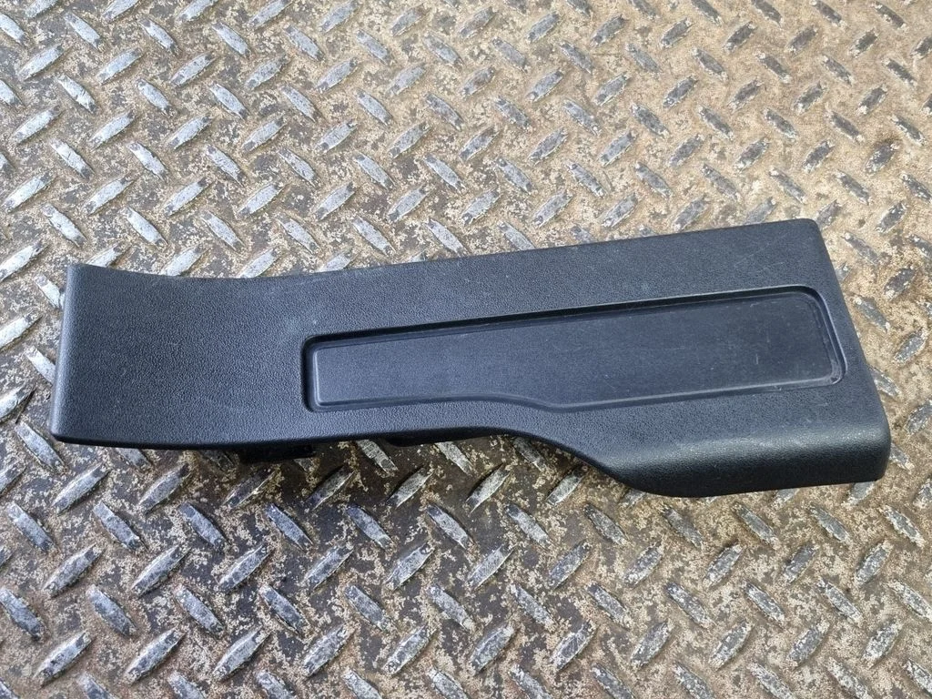 Tagalävise kate (sisemine) – Land Rover Range Rover Evoque L538 (2011-2018)