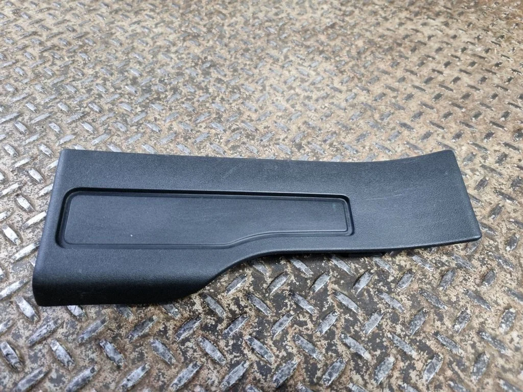 Tagalävise kate (sisemine) – Land Rover Range Rover Evoque L538 (2011-2018)