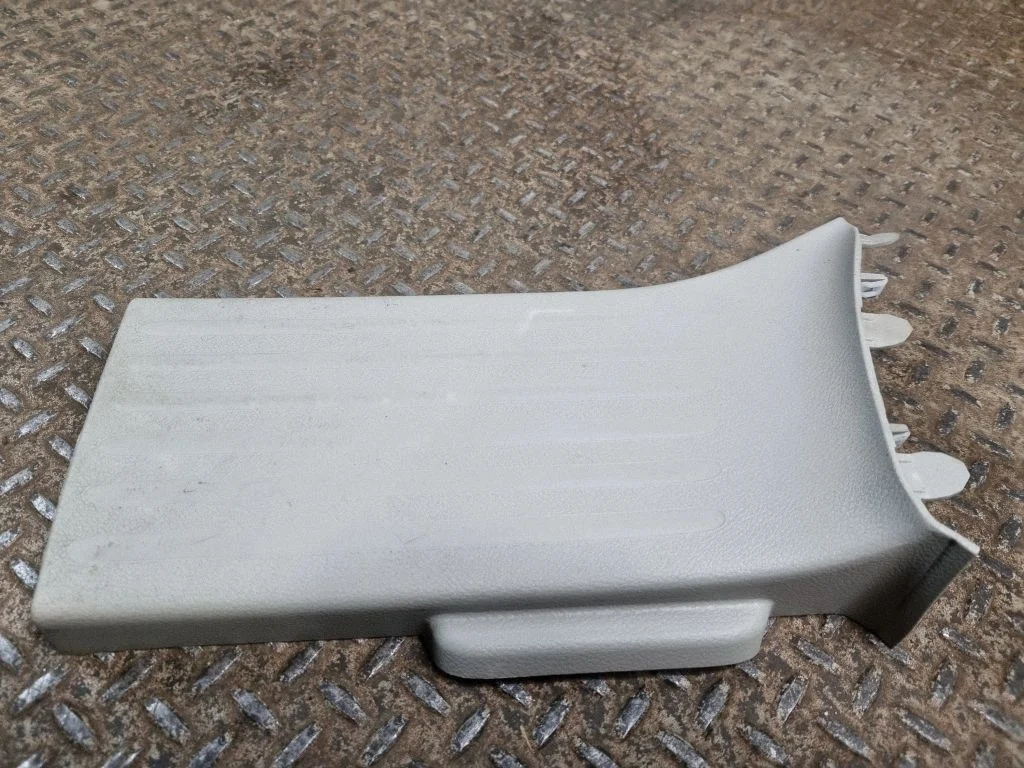 Rear sill trim cover 5SP27PD2AF