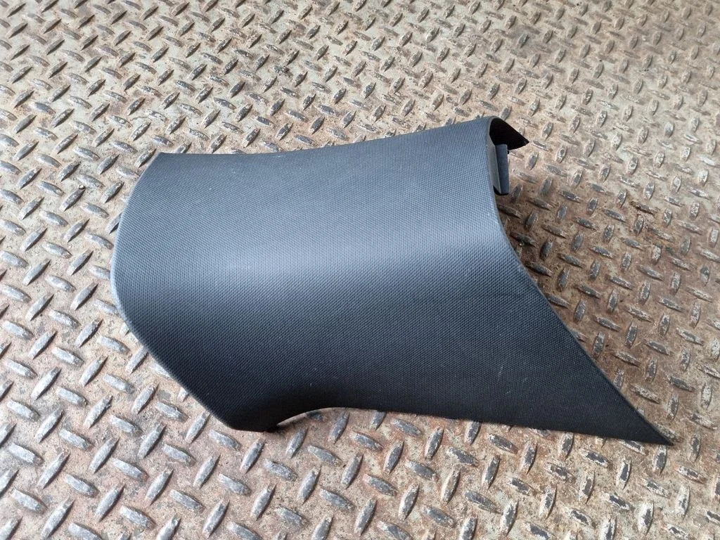 (D)pillar trim (top) 7360649