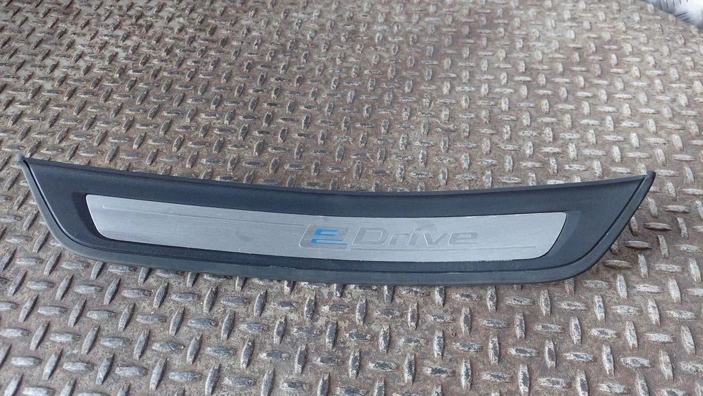 Rear sill trim cover 7407016