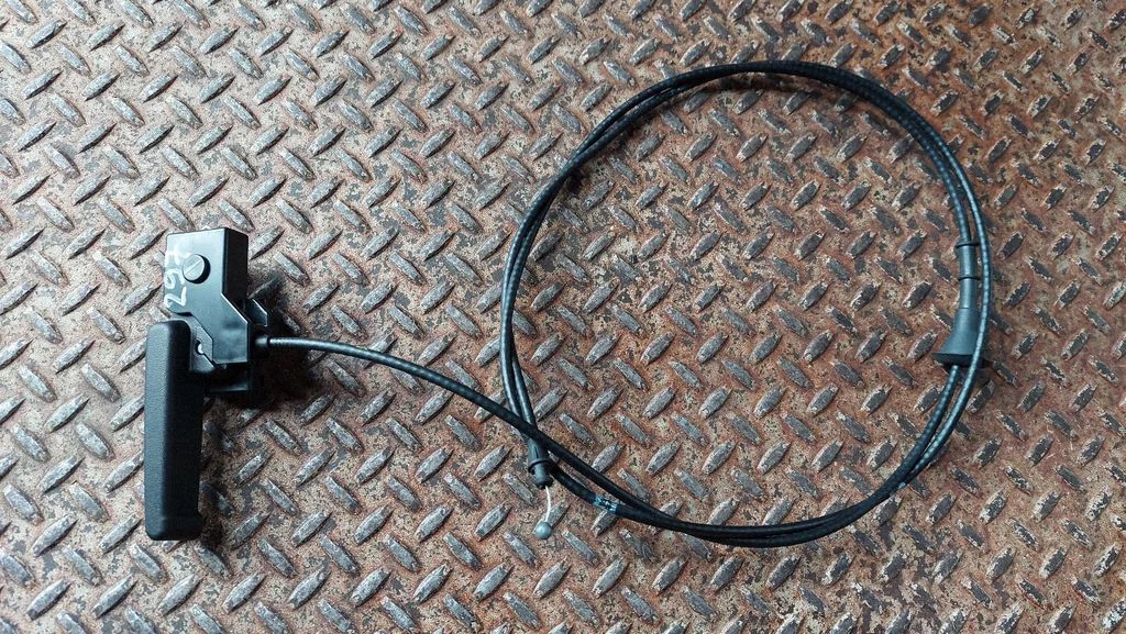 Mootorikapoti avamiskäepide 5972L