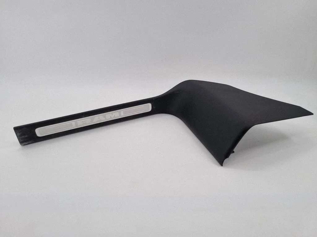 Front sill trim cover – Ram 1500 DT (2018-)