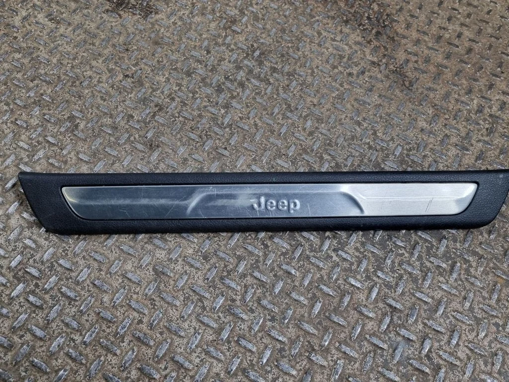Front sill trim cover 1NC81DX9AB