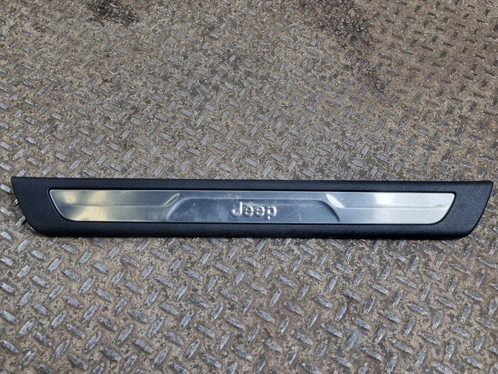 Front sill trim cover 1NC80DX9AB