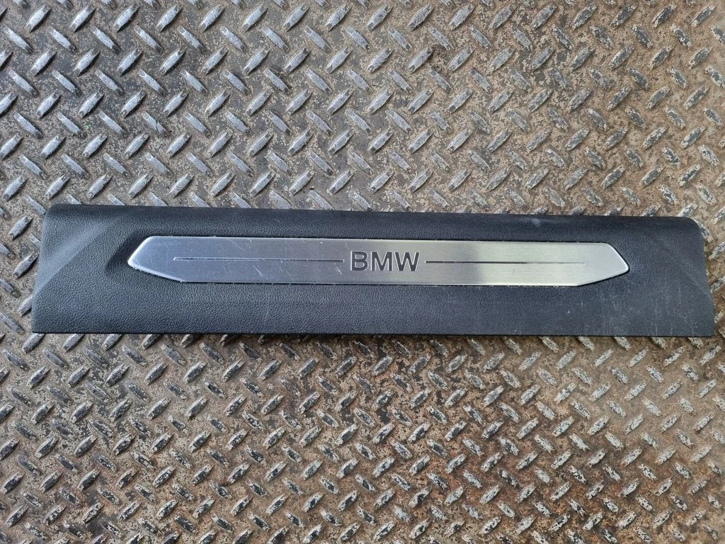 Front sill trim cover 7489947