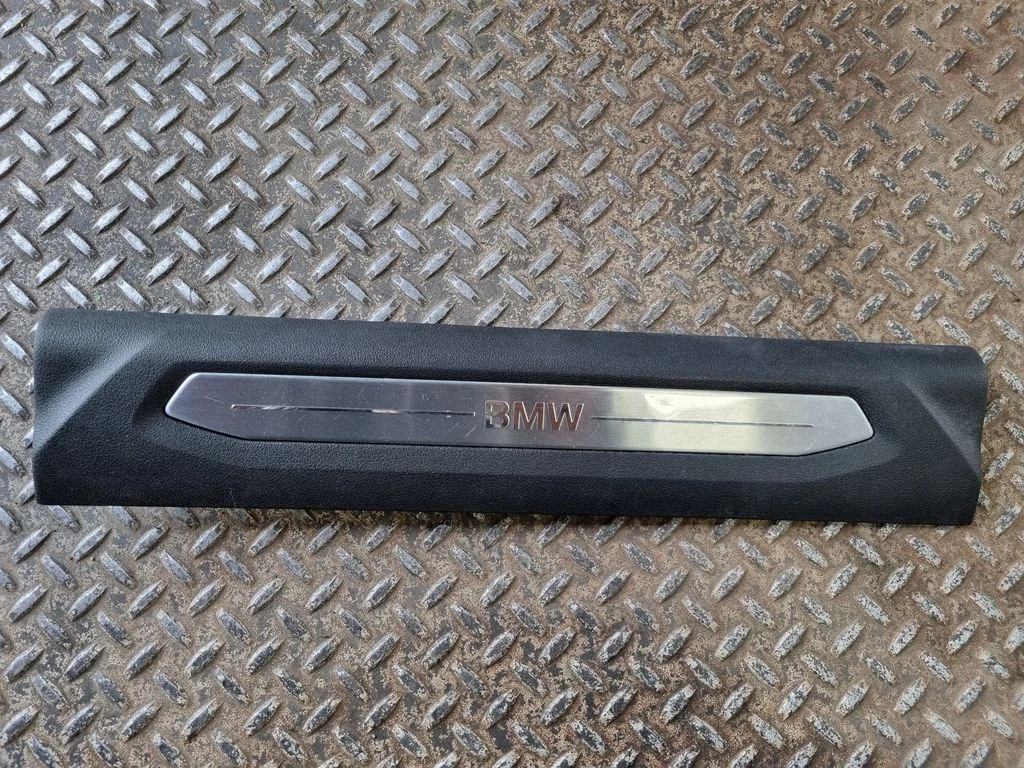 Front sill trim cover 7489947