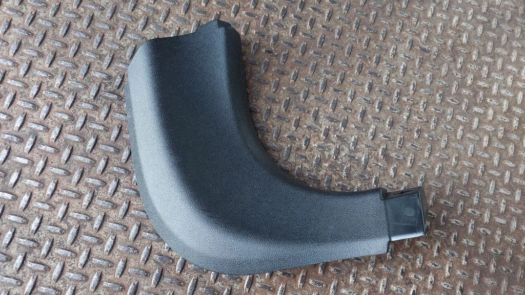 Front sill trim cover 7375732