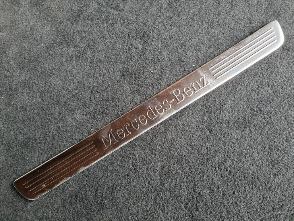 Front sill trim cover A2466800135