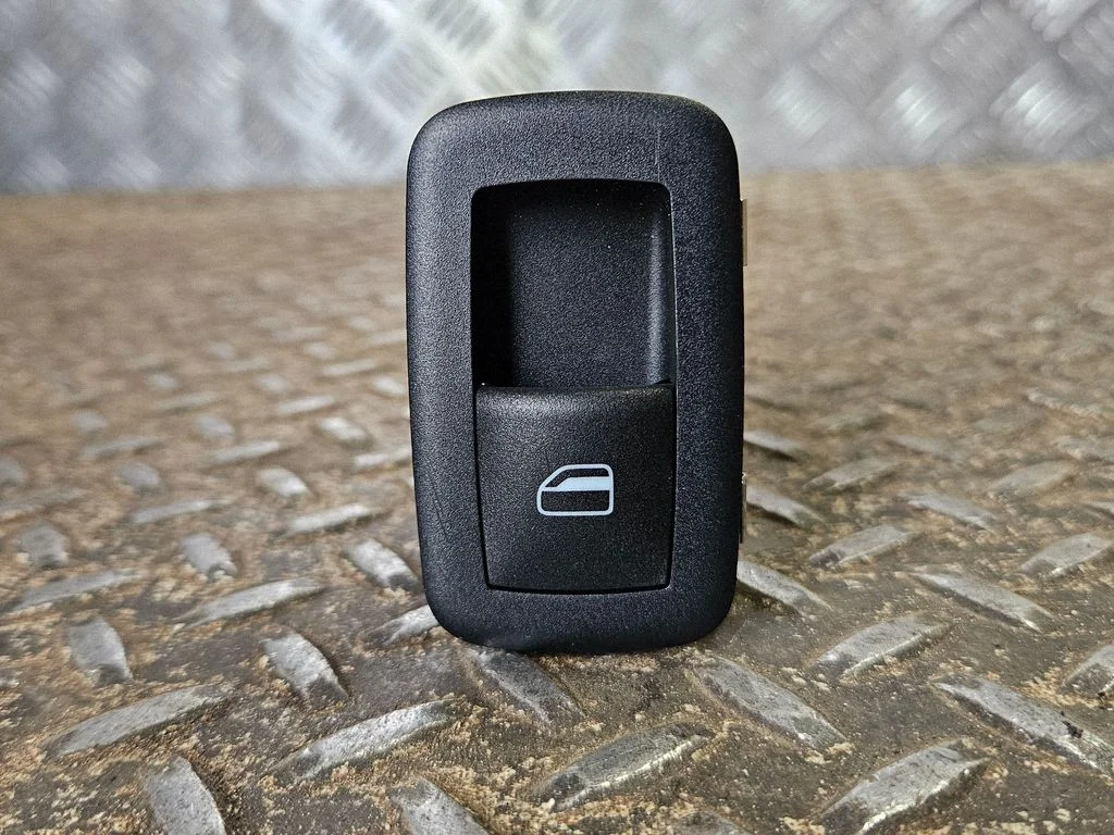 Przełącznik szyb elektrycznych 68214156AC – Ram 1500 DT (2018-)