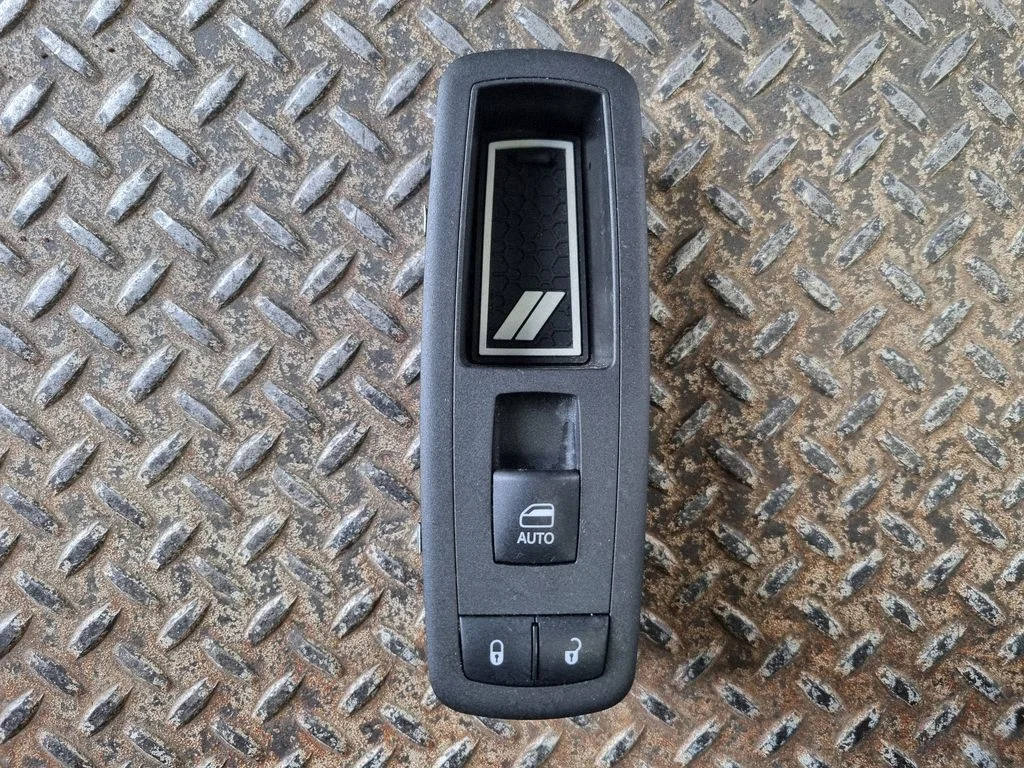 Electric window control switch 68268251AC