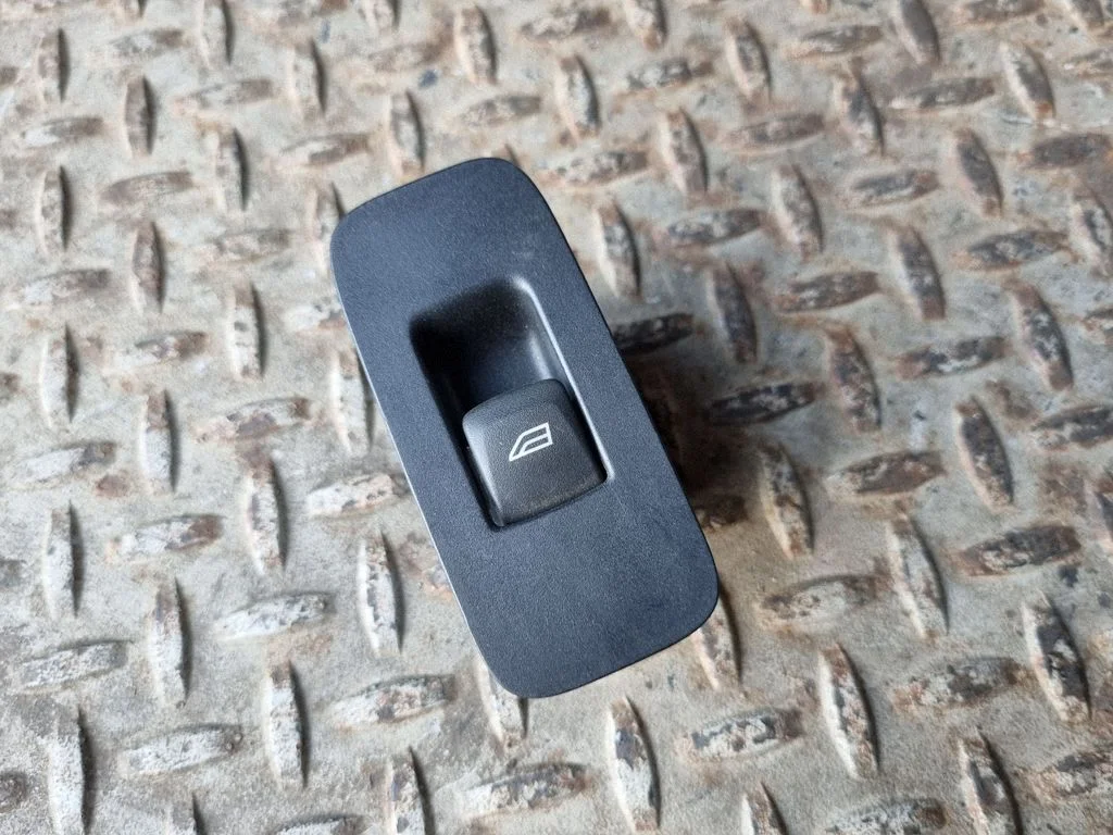 Elektrinių langų jungtukas
