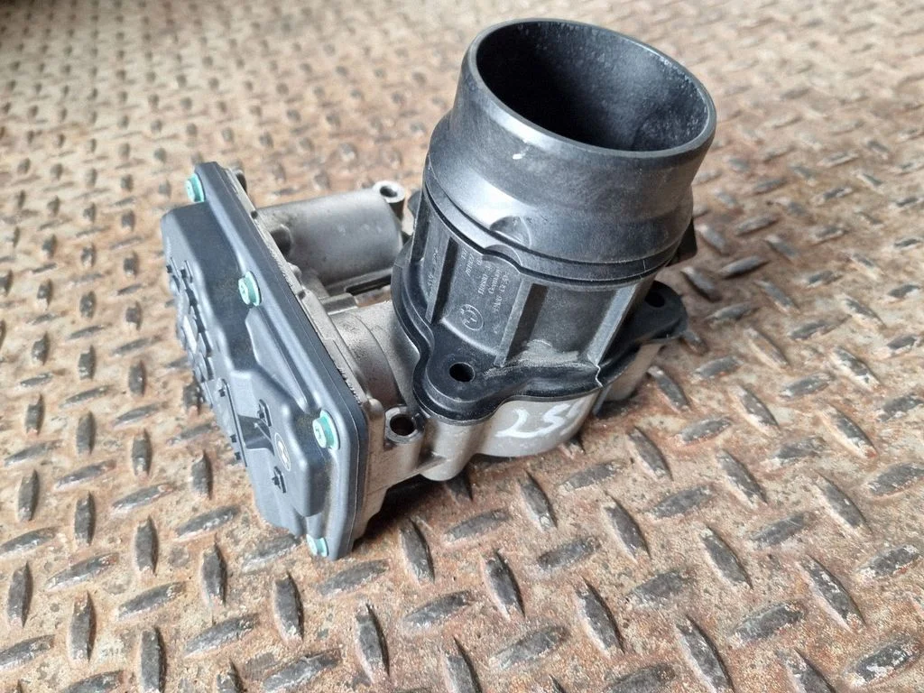 Throttle valve 7618838