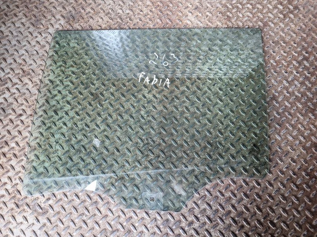Rear door window glass 6V6845205A