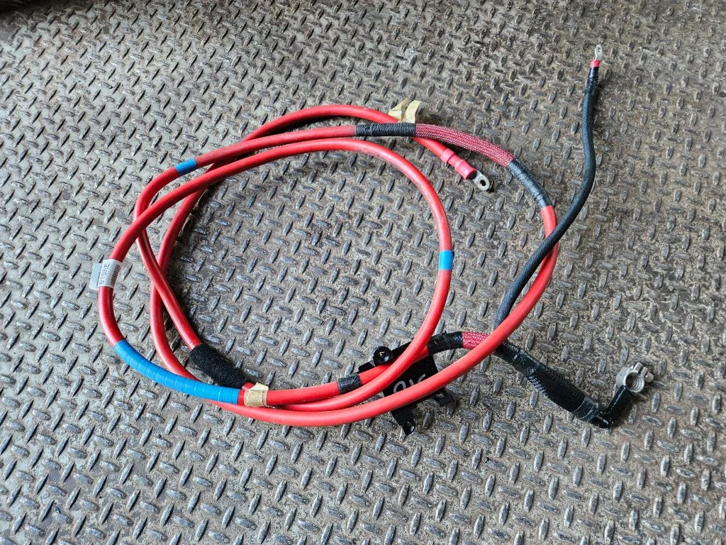 Positive cable (battery) 68207018AE